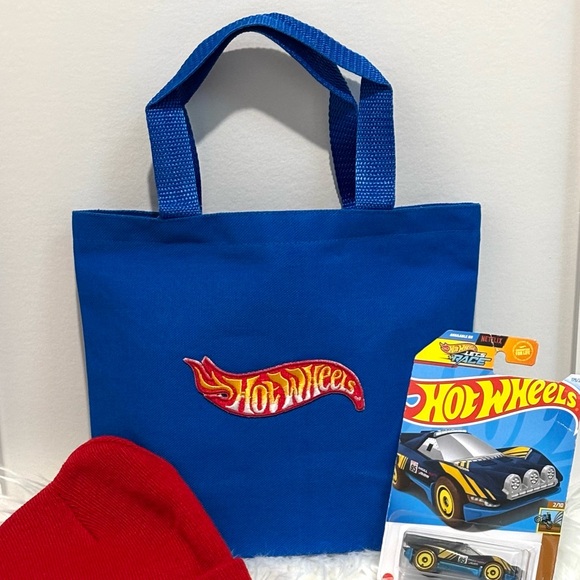 Mattel | Set of 4 Hot Wheels Merchandise Collection - Picture 2 of 11